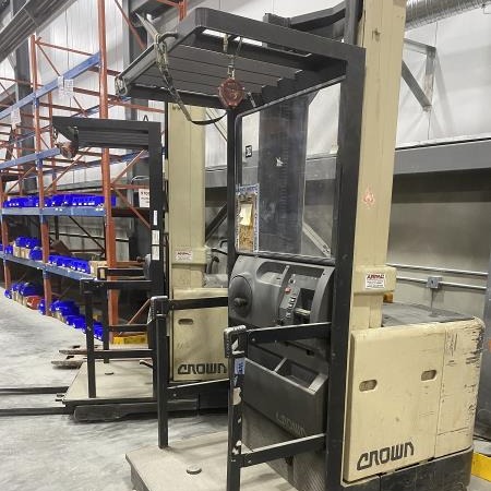 Used 2000 CROWN SP3000 Narrow Aisle Forklift for sale in Edmonton Alberta