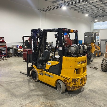 Used 2023 HYUNDAI 25LC-7A Cushion Tire Forklift for sale in Rosser Manitoba