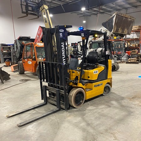 Used 2023 HYUNDAI 25LC-7A Cushion Tire Forklift for sale in Rosser Manitoba
