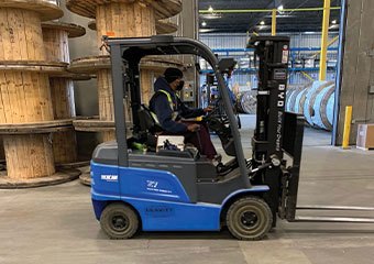 BYD 4-wheel electric forklift working in a warehouse