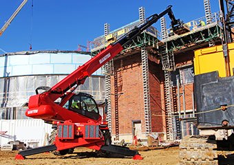 Manitou rotating telehandler working on a construction site