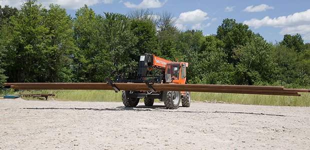Telehandler with a pipe grapple attachment
