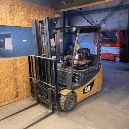 Used 2017 CLARK TMX25 Electric Forklift for sale in Cambridge Ontario