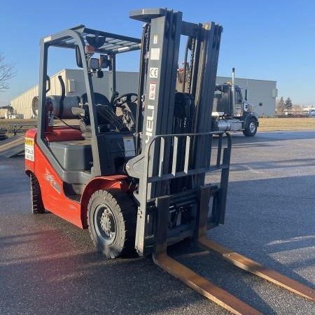 Used 2018 HYUNDAI 70D-9 Pneumatic Tire Forklift for sale in Edmonton Alberta