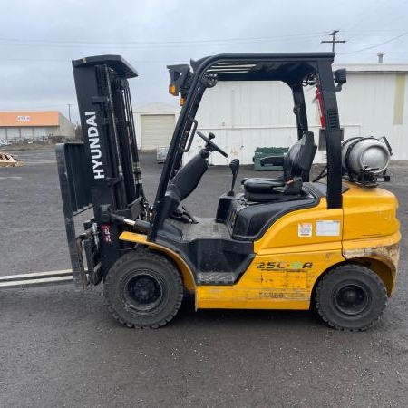 Used 2018 HYUNDAI 25L-9A Pneumatic Tire Forklift for sale in Spokane Washington