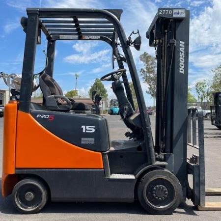 Used 2017 MITSUBISHI FGC25N Cushion Tire Forklift for sale in Langley British Columbia