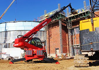 Rental of a Manitou rotating telehandler working at a construction site