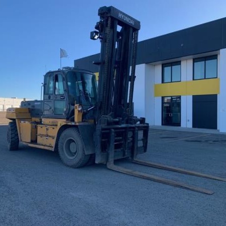 Used 2019 HYUNDAI 160D-9 Pneumatic Tire Forklift for sale in Red Deer Alberta