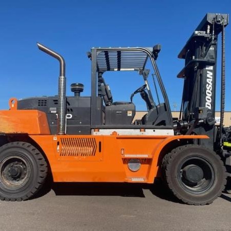 Used 2019 HYUNDAI 160D-9 Pneumatic Tire Forklift for sale in Red Deer Alberta
