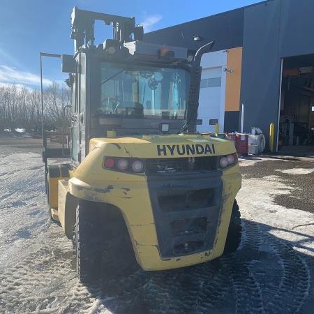 Used 2017 HYUNDAI 70D-9 Pneumatic Tire Forklift for sale in Red Deer Alberta