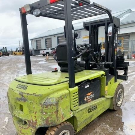 Used 2016 CLARK GEX40 Electric Forklift for sale in Kitchener Ontario