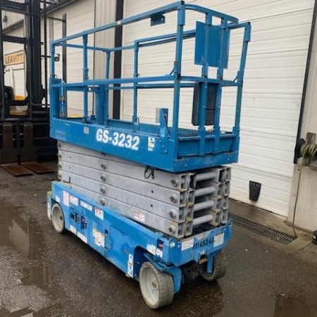 Used 2014 GENIE GS3232 Scissor Lift for sale in Langley British Columbia