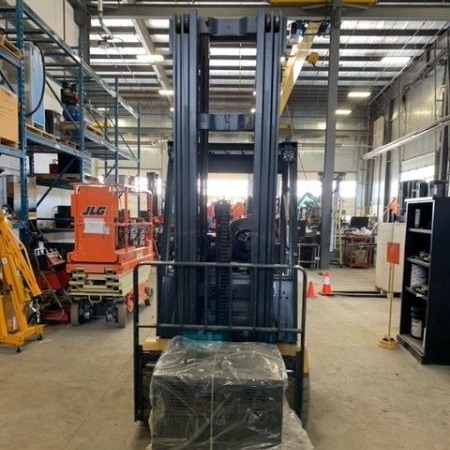 Used 2013 CAT 2EPC6000 Electric Forklift for sale in Calgary Alberta