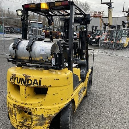 Used 2017 HYUNDAI 25L-7M Pneumatic Tire Forklift for sale in Tukwila Washington