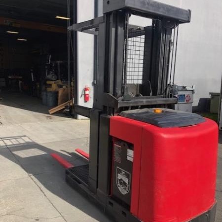 Used 2015 RAYMOND 520-OPC30TT Narrow Aisle Forklift for sale in Tukwila Washington