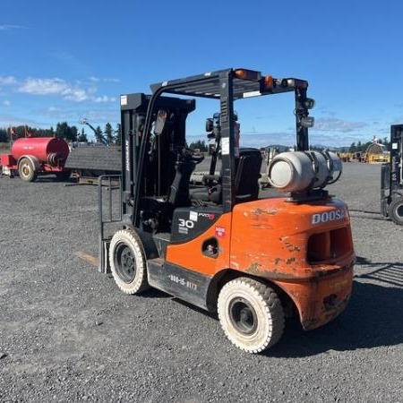 Used 2017 DOOSAN G30E-5 Pneumatic Tire Forklift for sale in Tukwila Washington