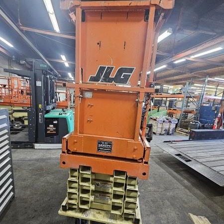 Used 2017 JLG 2632ES Scissor Lift for sale in Portland Oregon