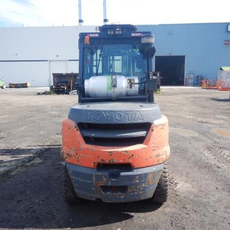 Used 2017 TOYOTA 8FGU45 Pneumatic Tire Forklift for sale in St-augustin-de-desmaures Quebec