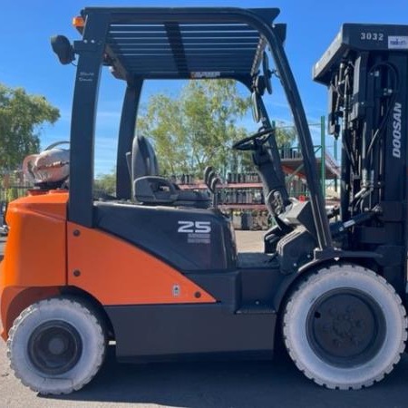 Used 2018 DOOSAN G25N-7 Pneumatic Tire Forklift for sale in Phoenix Arizona