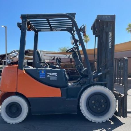 Used 2016 DOOSAN G25E Pneumatic Tire Forklift for sale in Phoenix Arizona