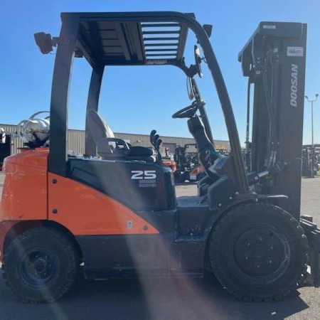 Used 2018 DOOSAN G25P-7 Pneumatic Tire Forklift for sale in Phoenix Arizona