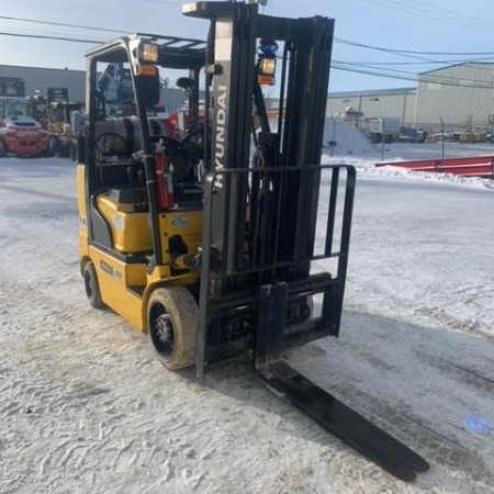 Used 2017 HYUNDAI 25LC-7A Cushion Tire Forklift for sale in Saskatoon Saskatchewan