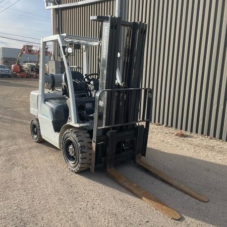 Used 2016 UNICARRIERS PF60LP Pneumatic Tire Forklift for sale in Saskatoon Saskatchewan