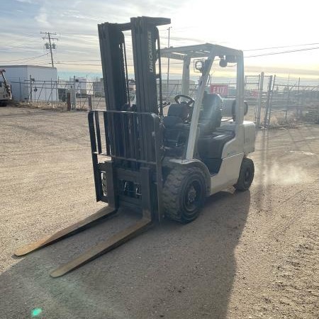 Used 2016 UNICARRIERS PF60LP Pneumatic Tire Forklift for sale in Saskatoon Saskatchewan