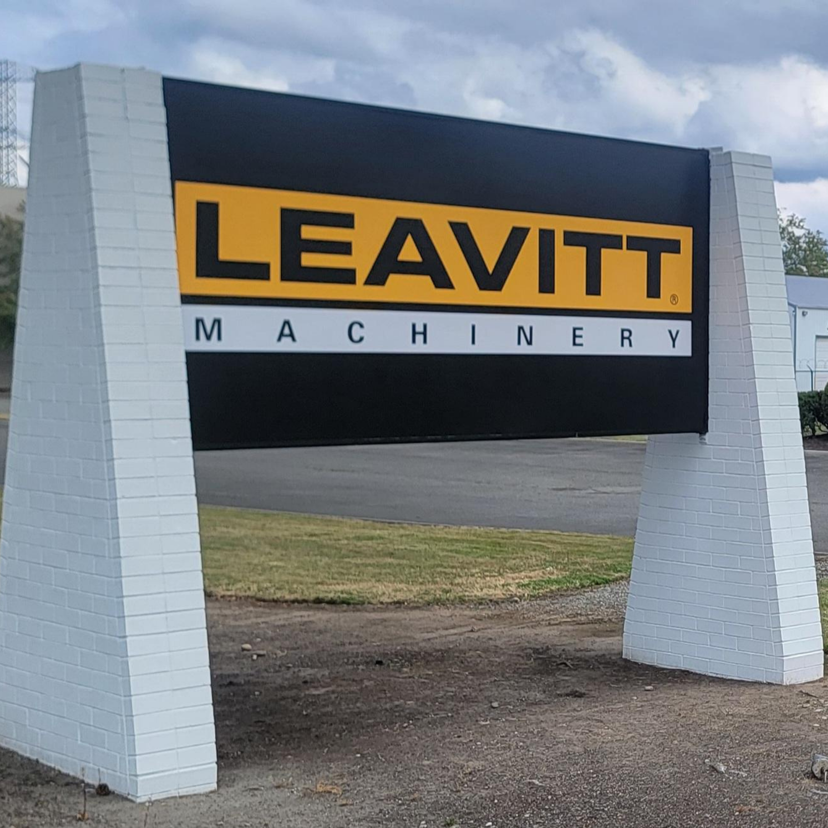 Leavitt Machinery sign