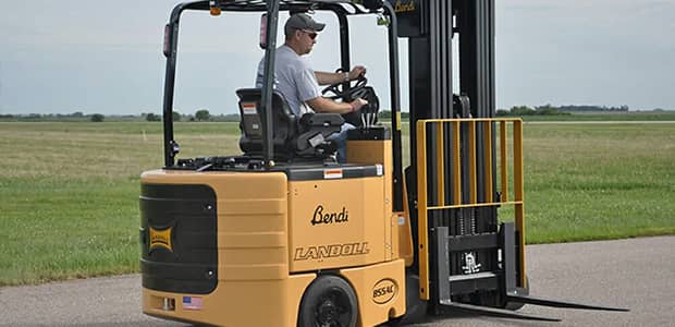 Bendi forklift working outside