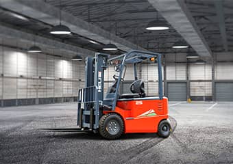 HELI forklift working in a warehouse
