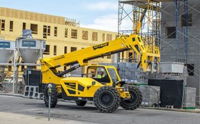 Pettibone Traverse lift working on a construction site