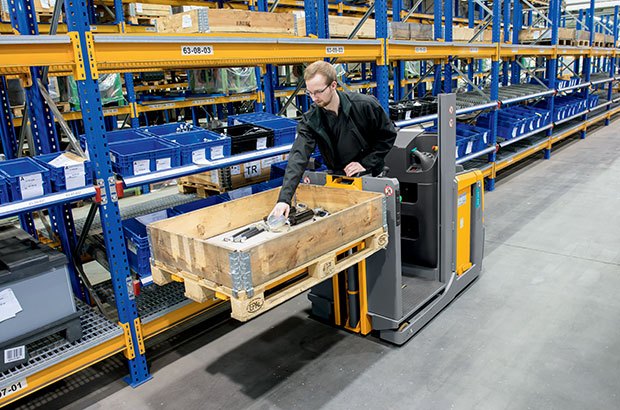 Worker using a Jungheinrich prder picker in a warehouse