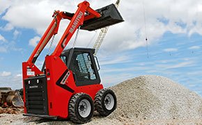 Manitou skid steer using it's radial lift