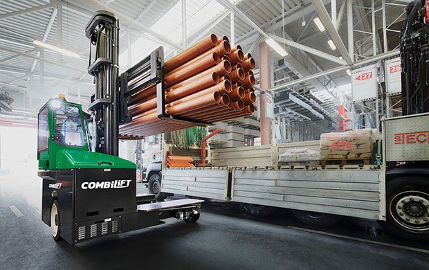 Combilift side loader loading a truck