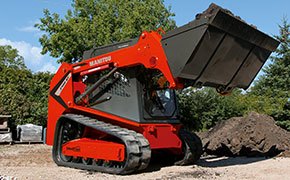 Manitou skid steer using it's vertical lift