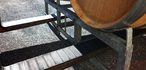 Forklift using magnetic fork pads to pick up a pallet