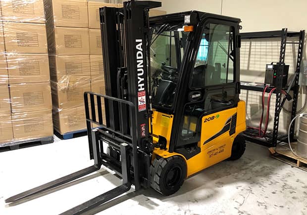 Rental of an electric forklift charging in a warehouse
