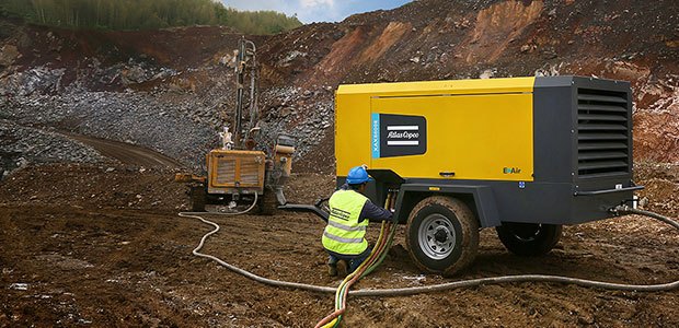 Rental of an Atlas Copco compressor on a construction site