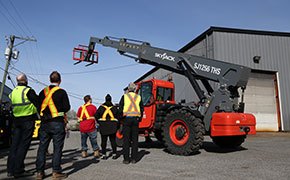 Blended telehandler training session outside