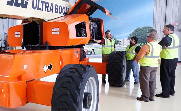 Blended operator training course on a boom lift