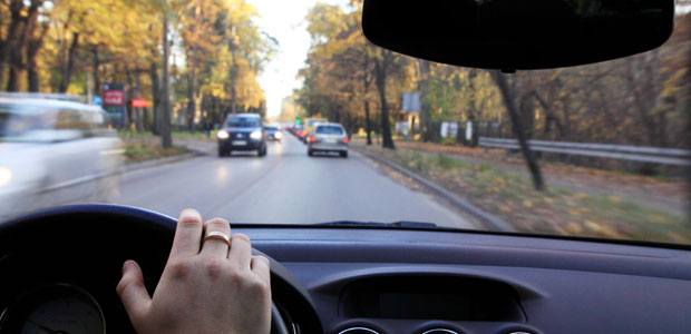 Man taking a distracted driving training course