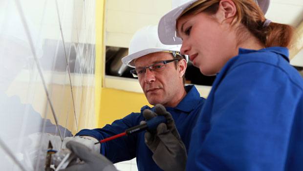 Two construction workers doing JHSC Training