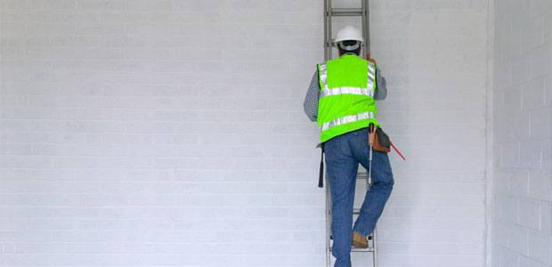 Construction worker training for ladder safety