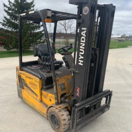 Used 2020 HYUNDAI 20BT-9U Electric Forklift for sale in Stratford Ontario