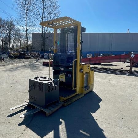 Used 2020 BLUE GIANT BG2-144 Narrow Aisle Forklift for sale in Cambridge Ontario