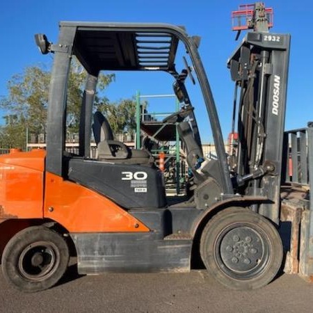 Used 2002 TAYLOR THD160 Pneumatic Tire Forklift for sale in Spokane Washington