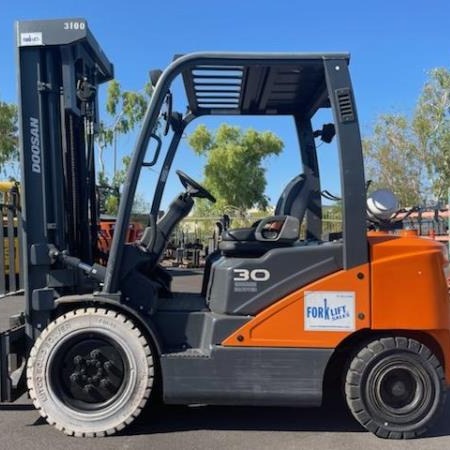 Used 2018 DOOSAN G30P-7 Pneumatic Tire Forklift for sale in Phoenix Arizona