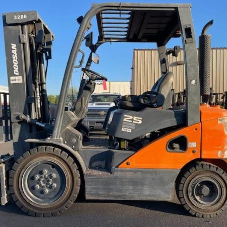 Used 2019 DOOSAN D25S-7 Pneumatic Tire Forklift for sale in Phoenix Arizona